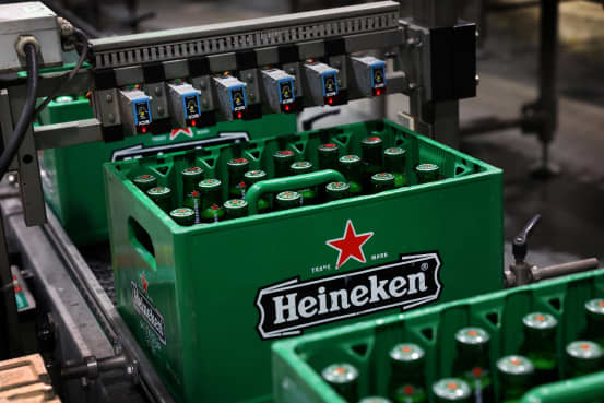 Heineken Sales Miss Forecasts as Consumers Shy Away From Beer