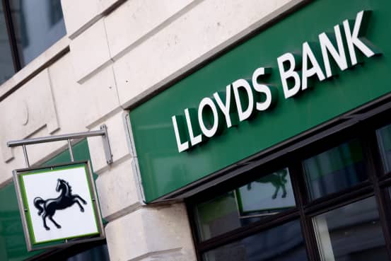 Lloyds Banking Sticks to Guidance After Profit Beats Market Views