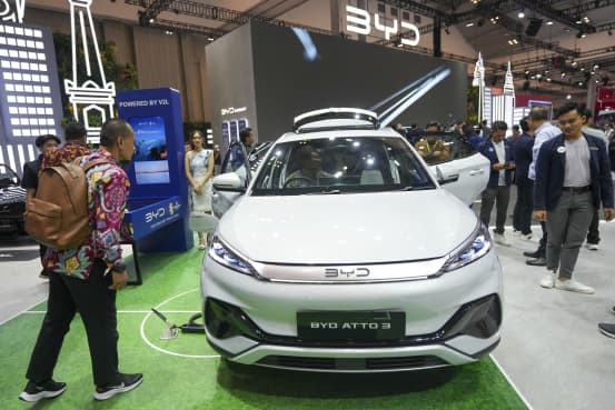 China’s Top Carmaker Dominates Foreign Rivals With $14,000 Plug-In Hybrid